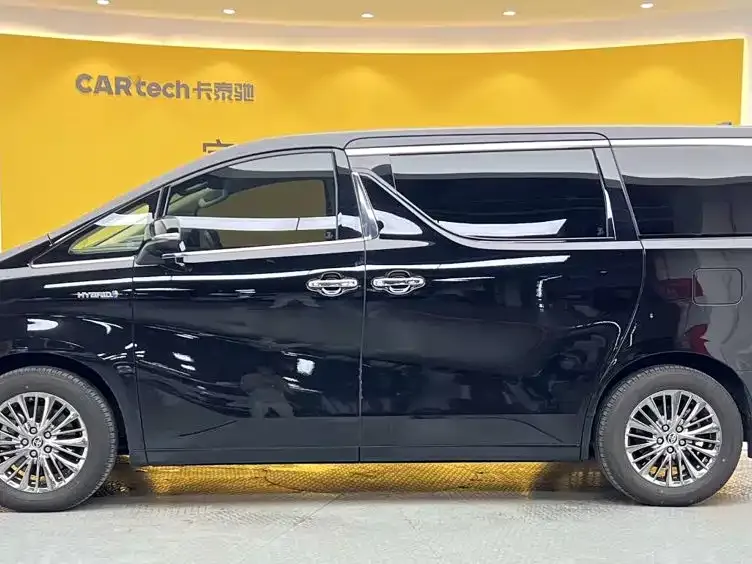 Toyota Alphard — фото 4