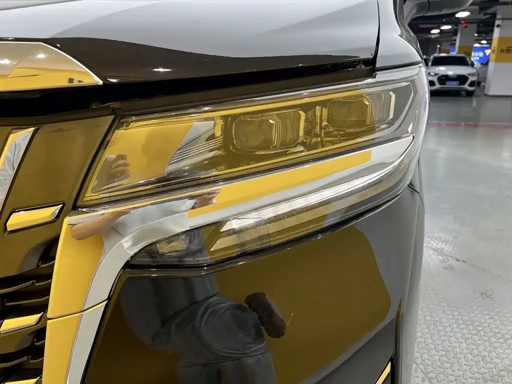 Toyota Alphard — фото 5