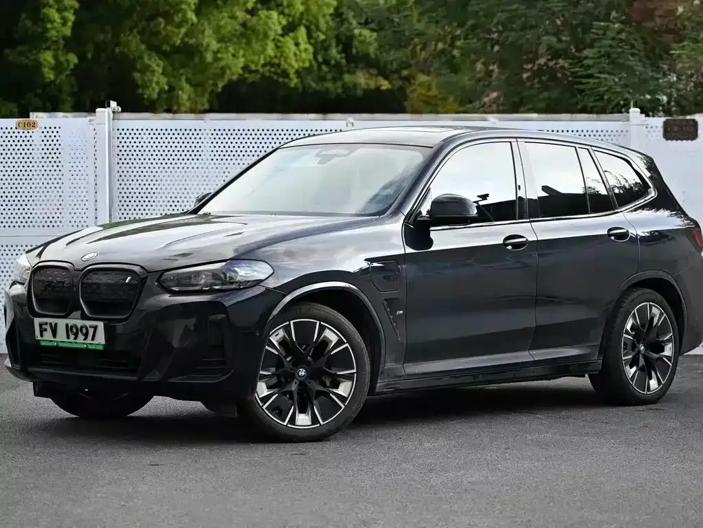 BMW iX3 — фото 1