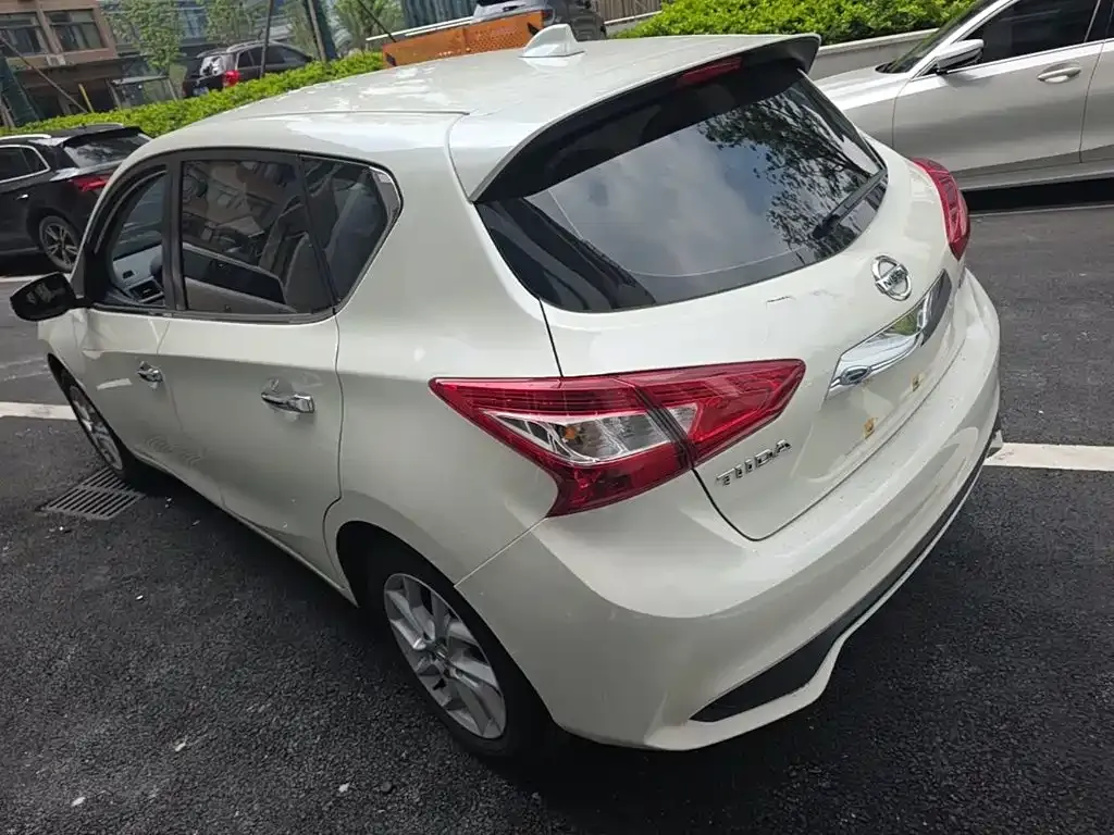 Nissan Tiida — фото 2