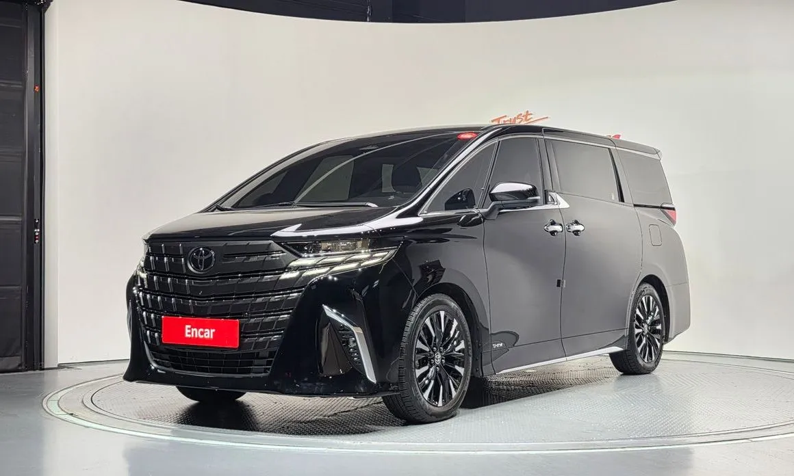 Toyota Alphard — фото 1