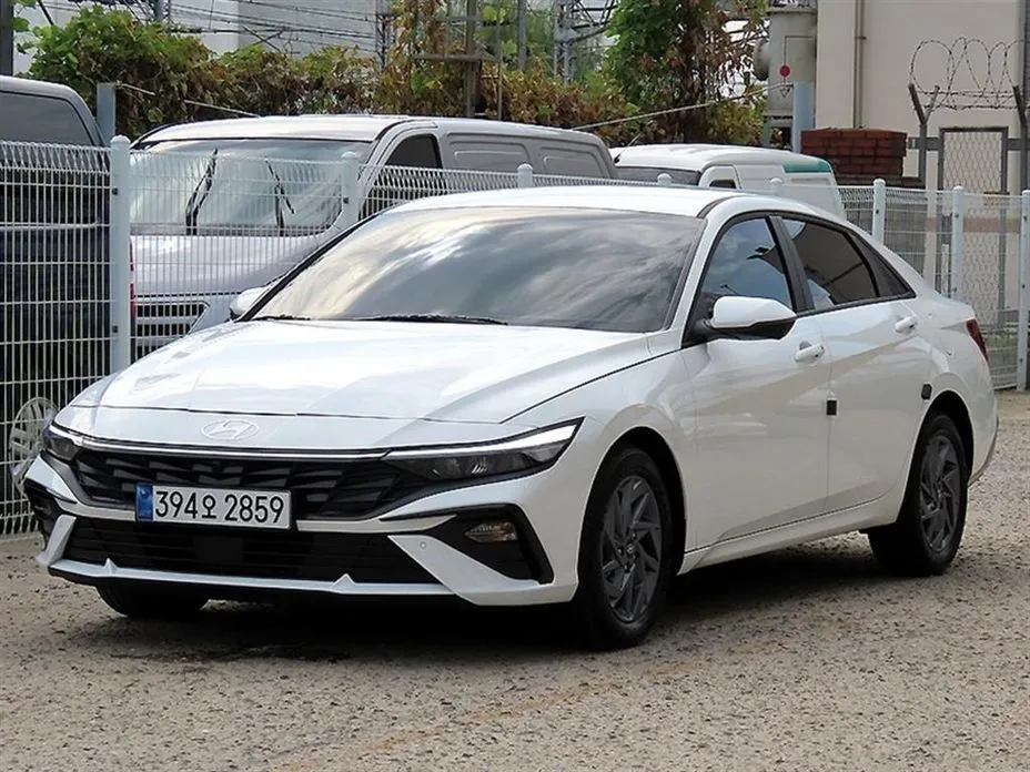 Hyundai AVANTE — фото 1