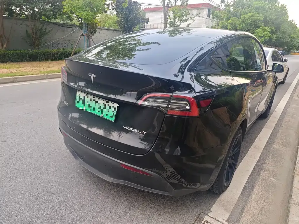 Tesla Model Y — фото 8