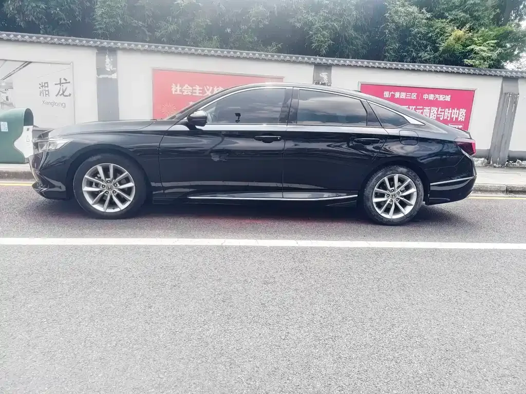 Honda Accord — фото 10