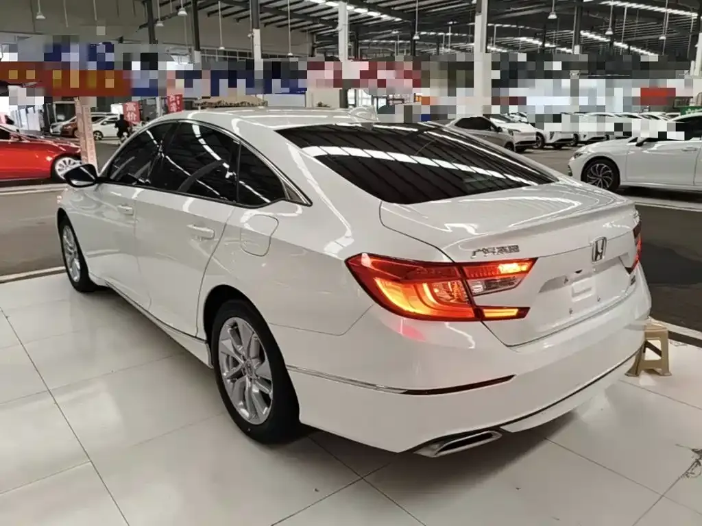 Honda Accord — фото 9