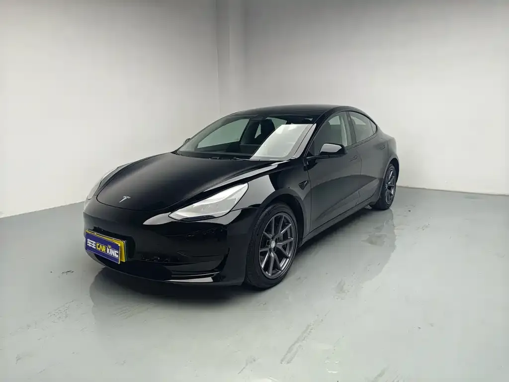 Tesla Model 3 — фото 1