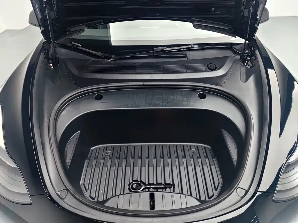 Tesla Model 3 — фото 10