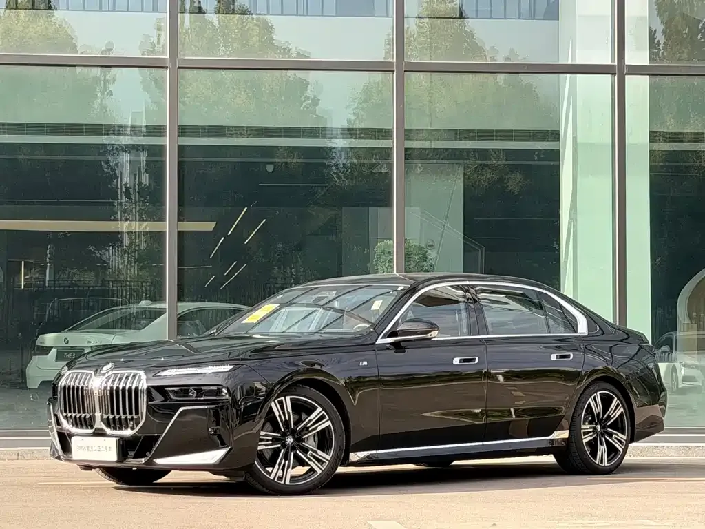 BMW 7 Series — фото 1