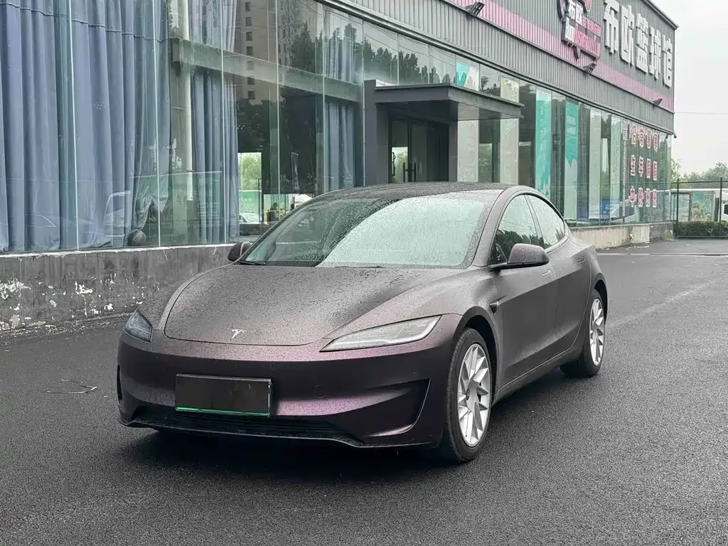 Tesla Model 3 — фото 1