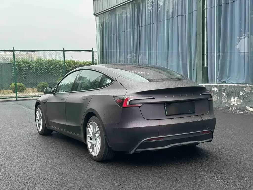 Tesla Model 3 — фото 3