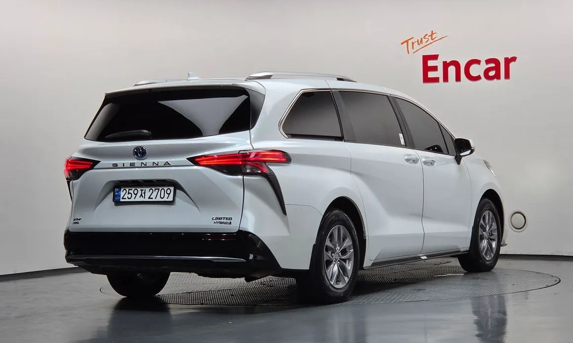 Toyota Sienna — фото 4