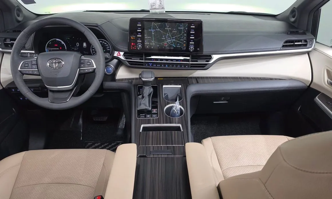 Toyota Sienna — фото 10