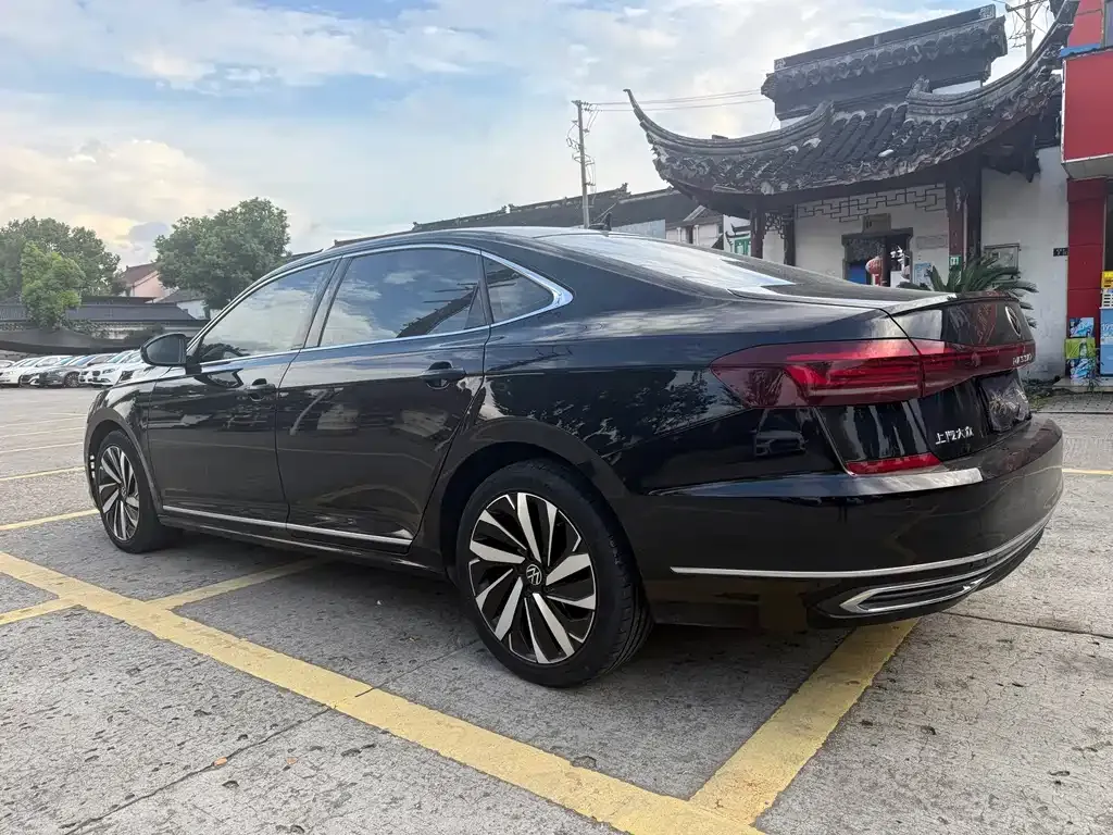 Volkswagen Passat — фото 8