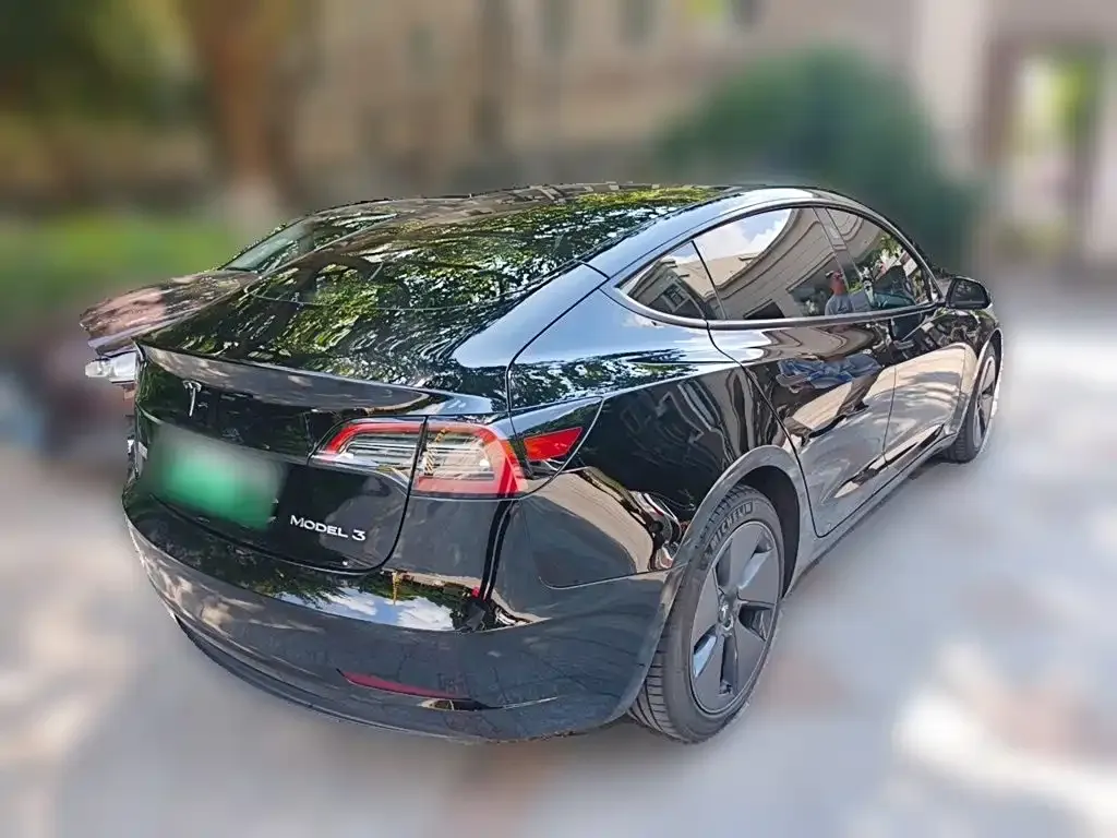 Tesla Model 3 — фото 10