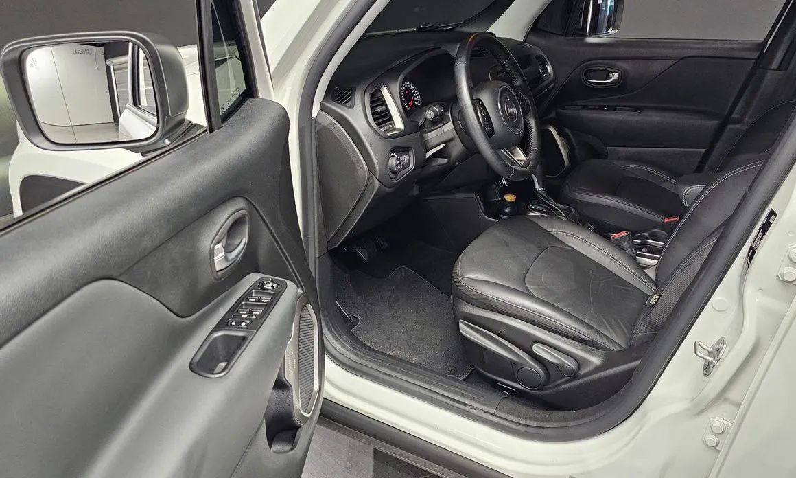 Jeep Renegade — фото 10