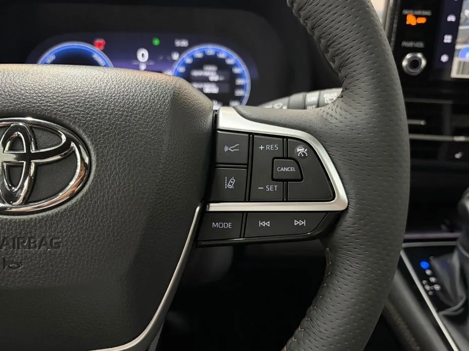 Toyota Sienna — фото 3