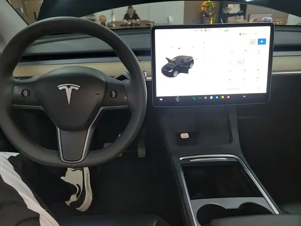 Tesla Model Y — фото 2