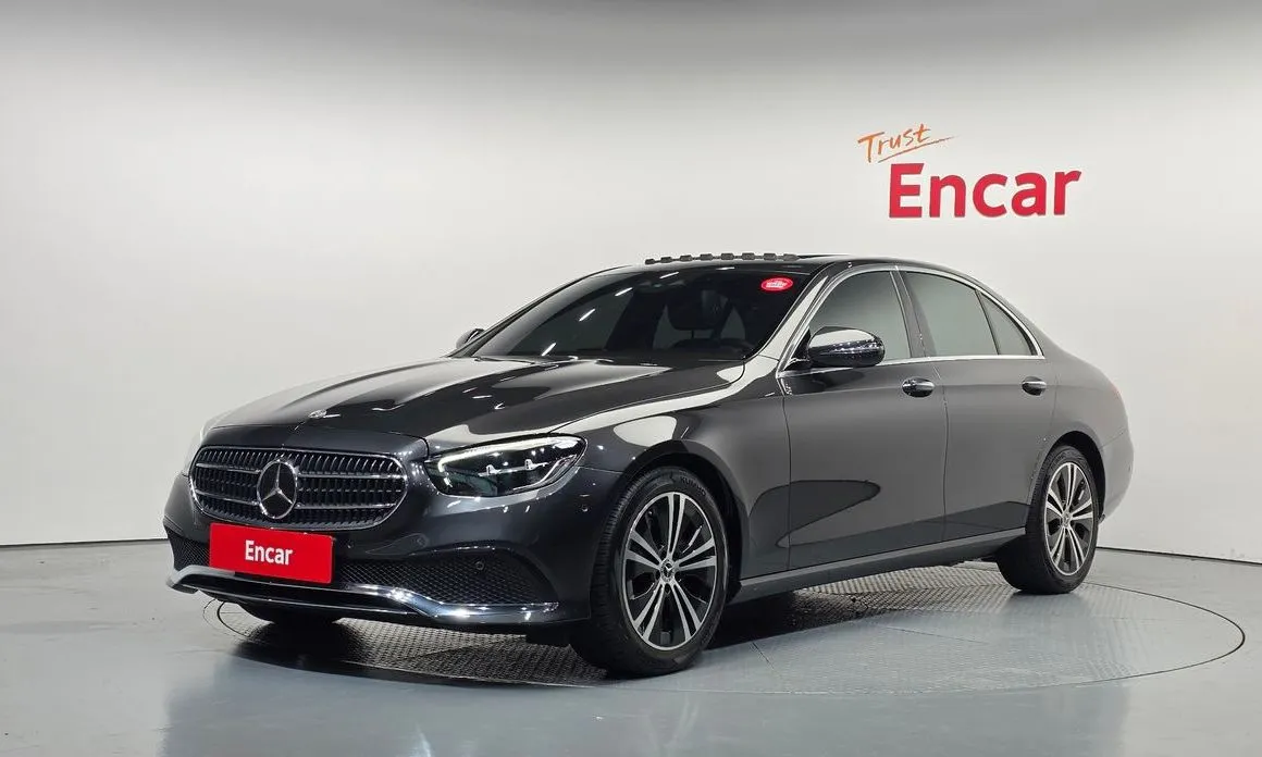 Mercedes-Benz E-Class — фото 1