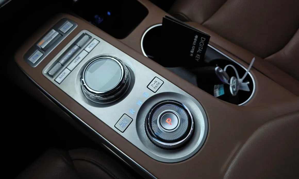 Genesis GV70 — фото 3