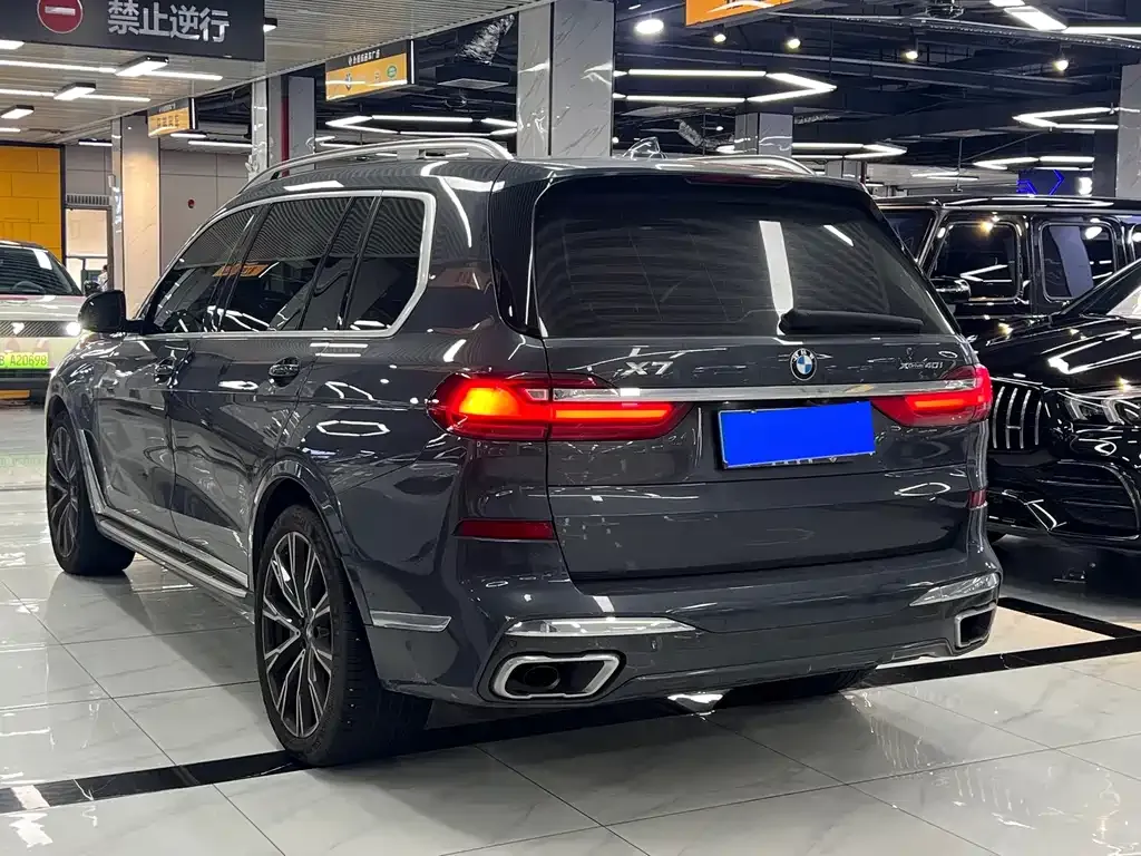 BMW X7 — фото 2