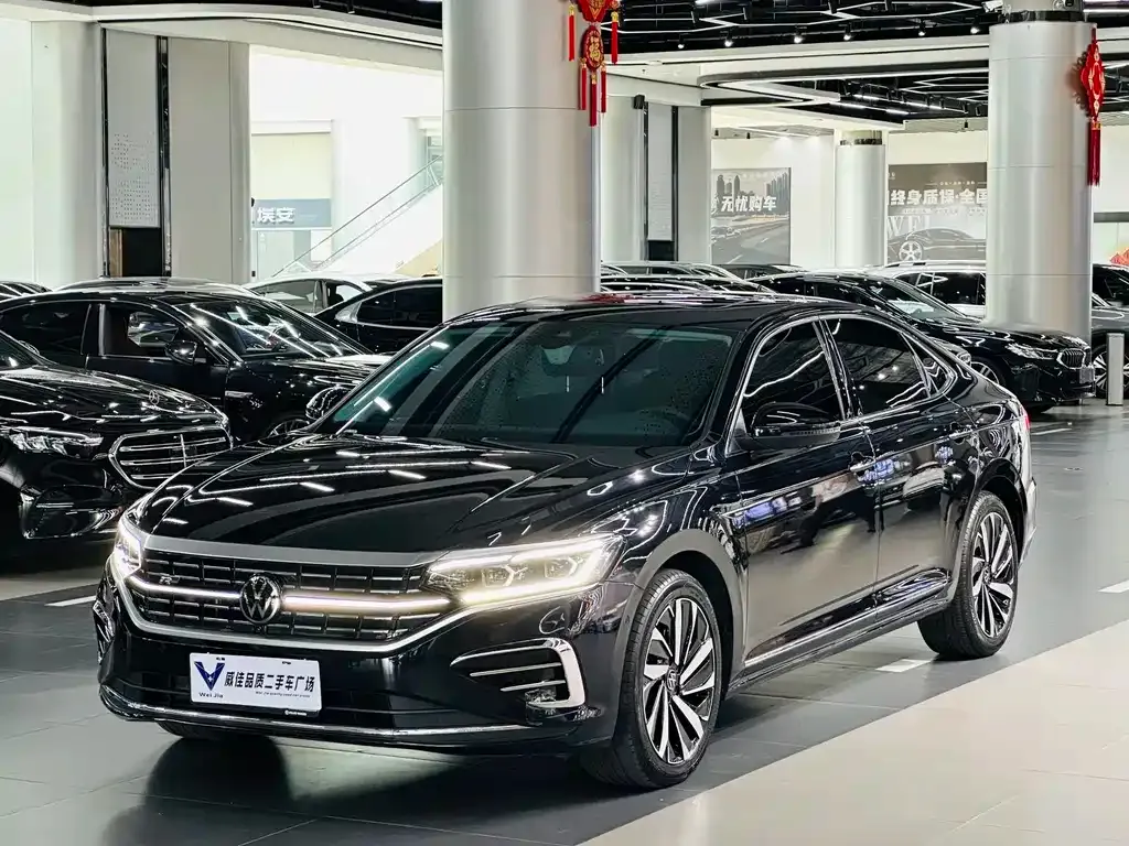 Volkswagen Passat — фото 1