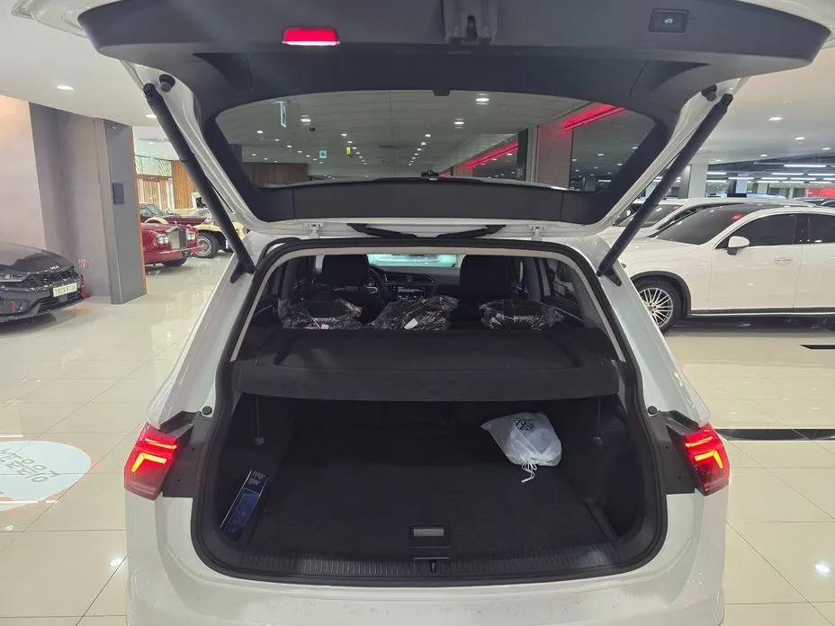 Volkswagen Tiguan — фото 7