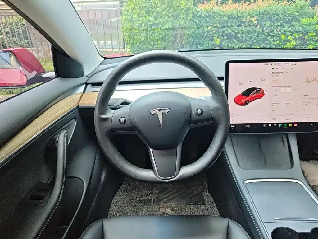 Tesla Model 3 — фото 7