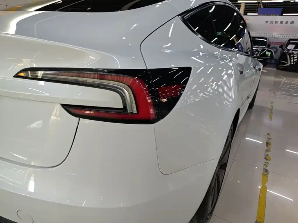 Tesla Model 3 — фото 2