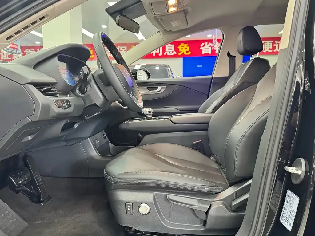 Hongqi E-QM5 — фото 3