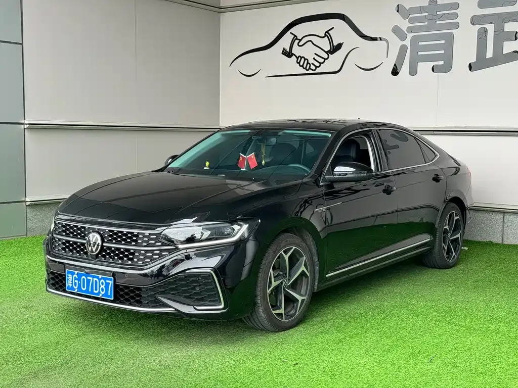 Volkswagen Passat — фото 1