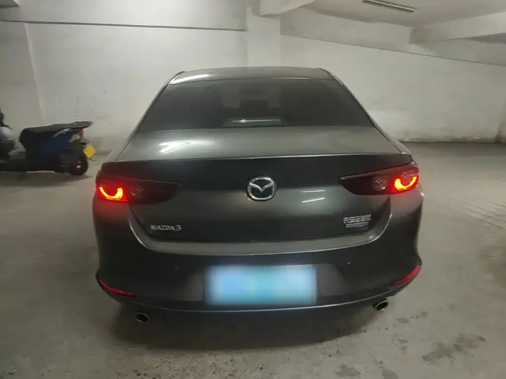 Mazda 3 Axela — фото 10