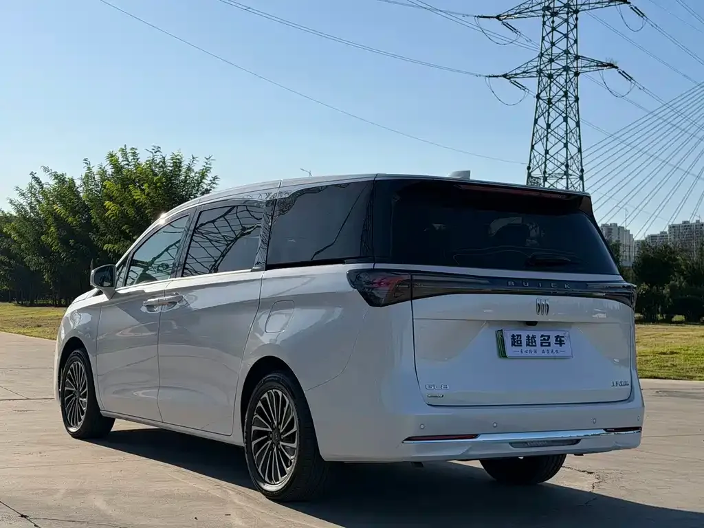 Buick GL8 Hybrid — фото 10