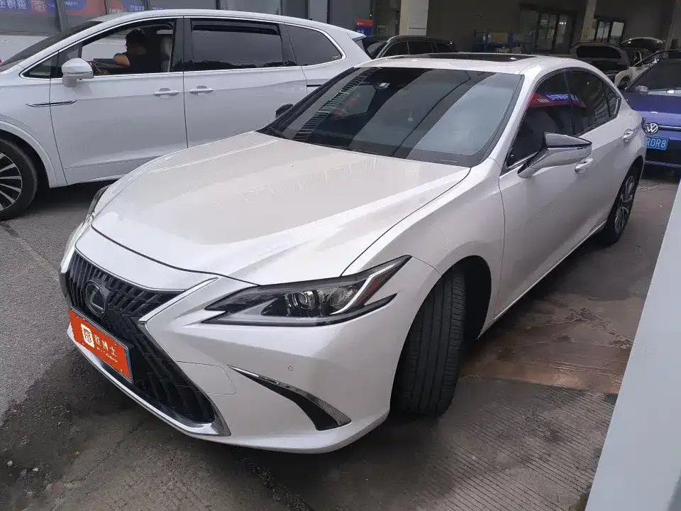 Lexus ES — фото 1