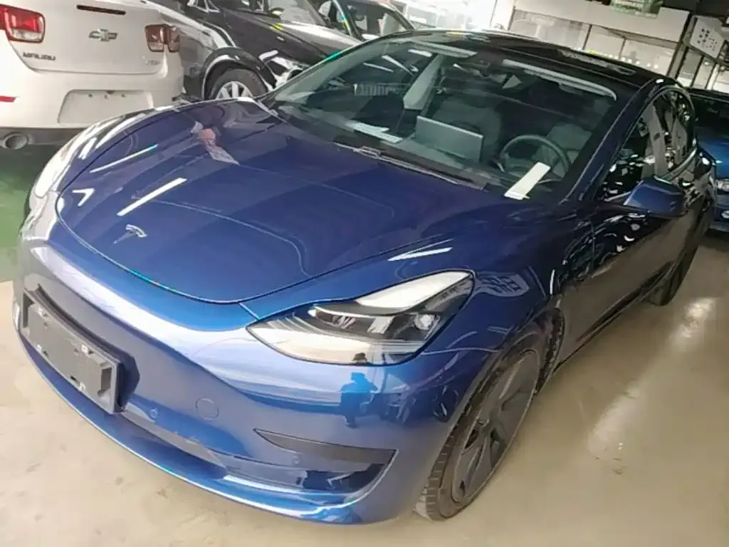 Tesla Model 3 — фото 1