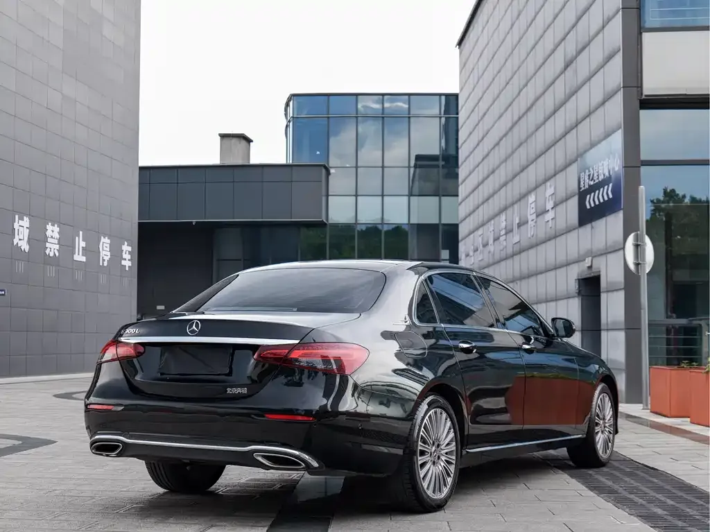 Mercedes-Benz E-Class — фото 4