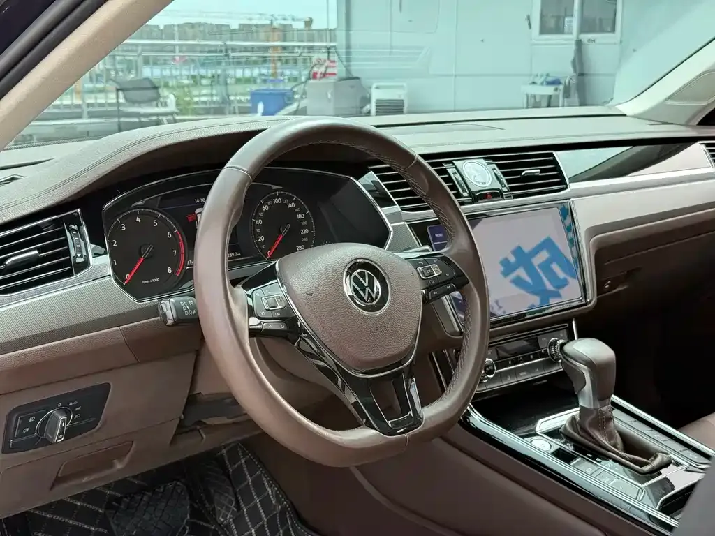 Volkswagen Phideon — фото 9