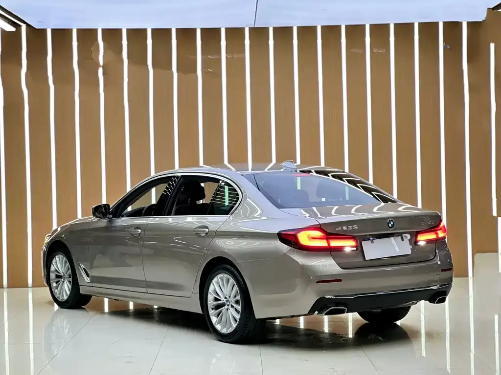 BMW 5 Series — фото 2