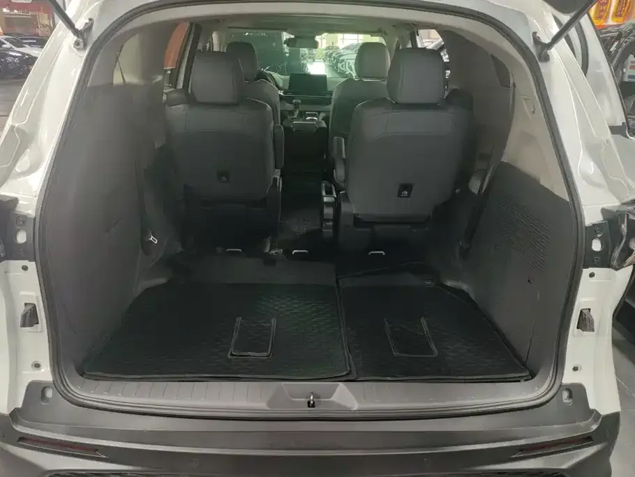 Toyota Granvia — фото 4