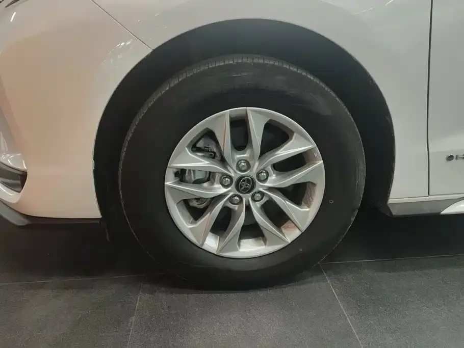 Toyota Granvia — фото 2