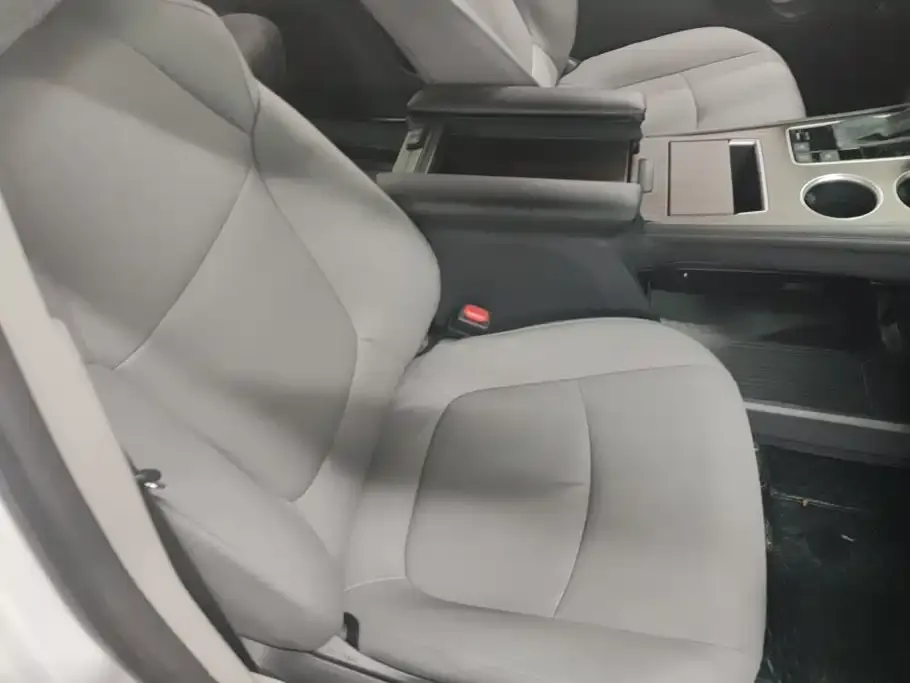 Toyota Granvia — фото 8