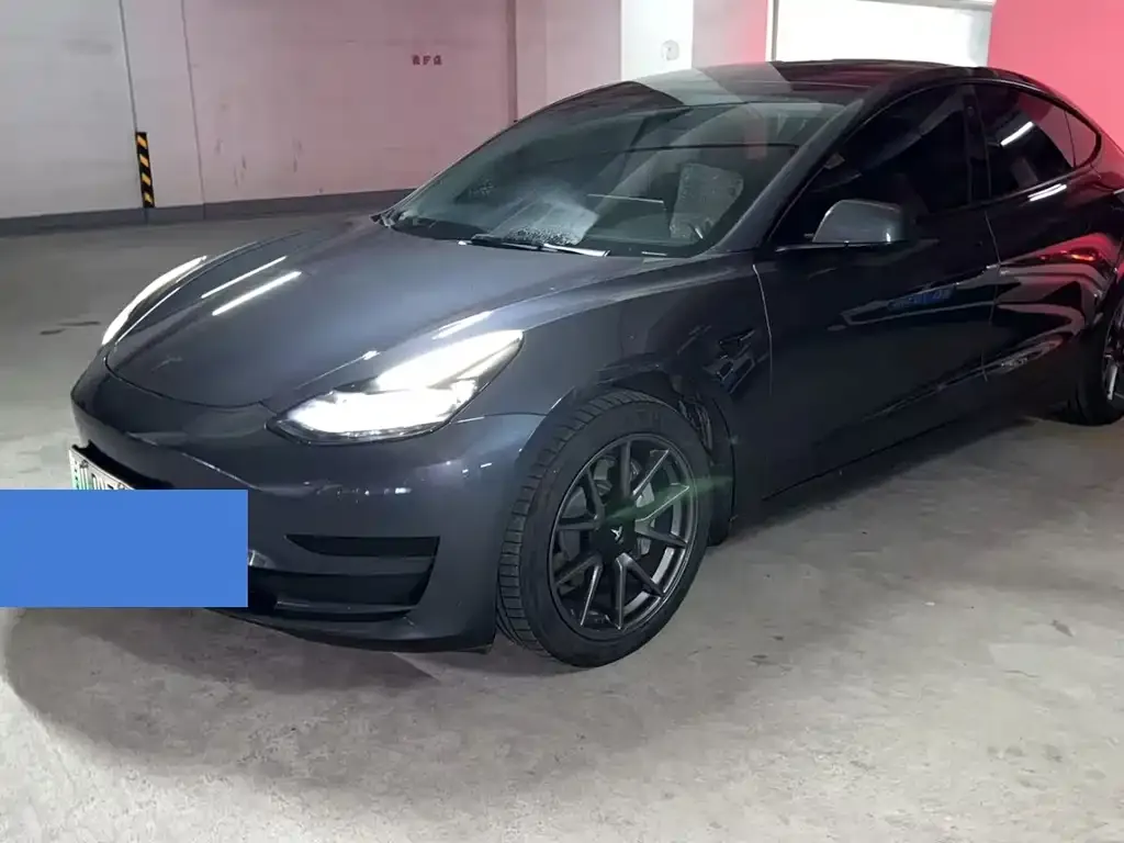Tesla Model 3 — фото 1