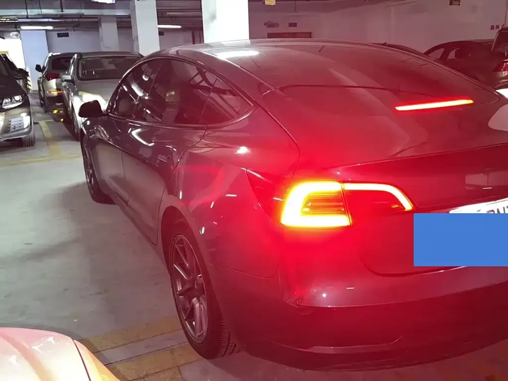 Tesla Model 3 — фото 4
