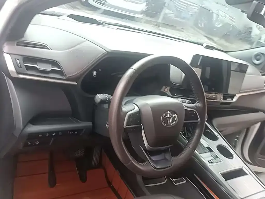 Toyota Sienna — фото 2