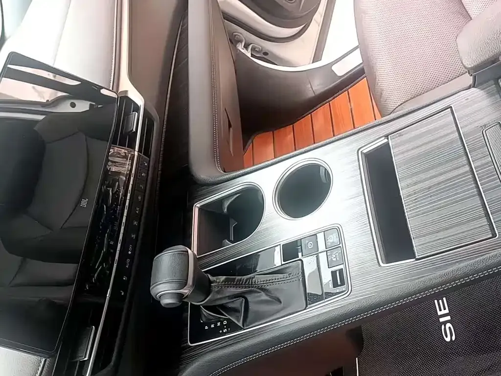 Toyota Sienna — фото 3