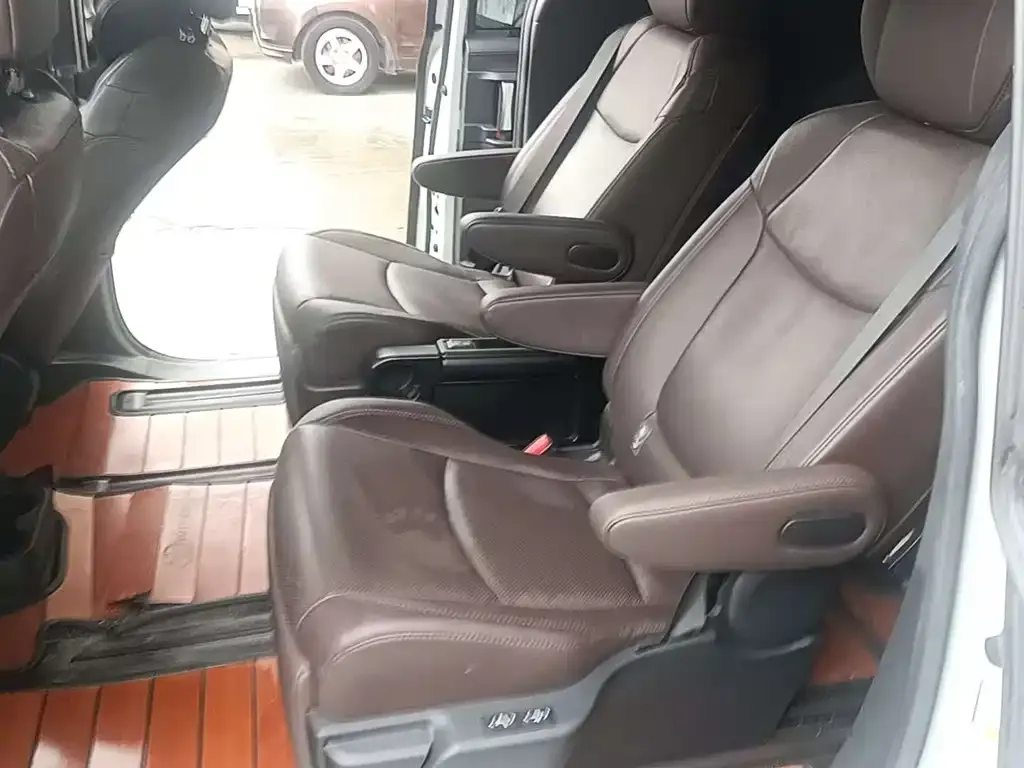Toyota Sienna — фото 4