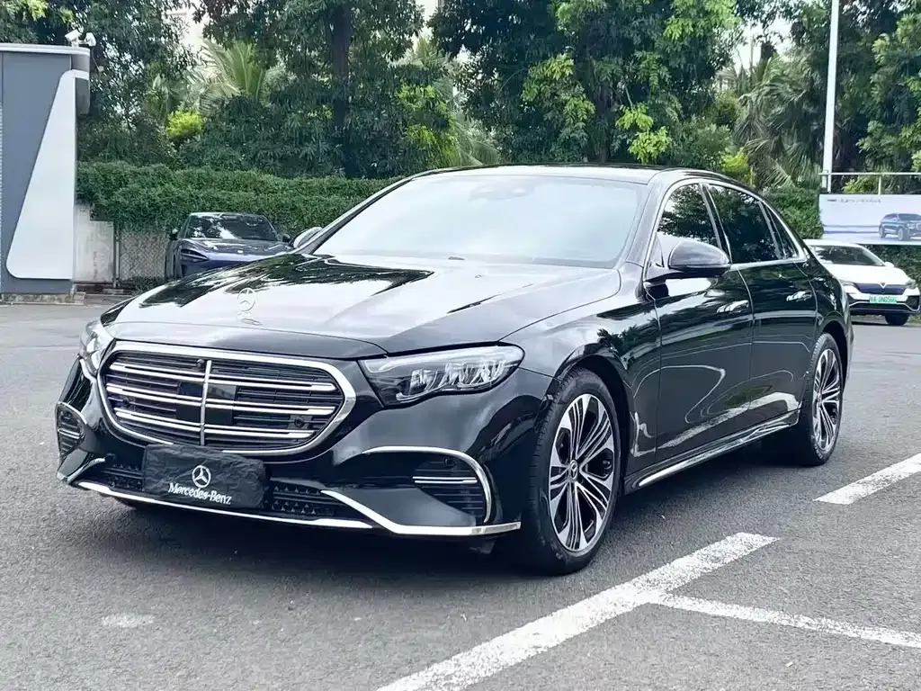 Mercedes-Benz E-Class — фото 1