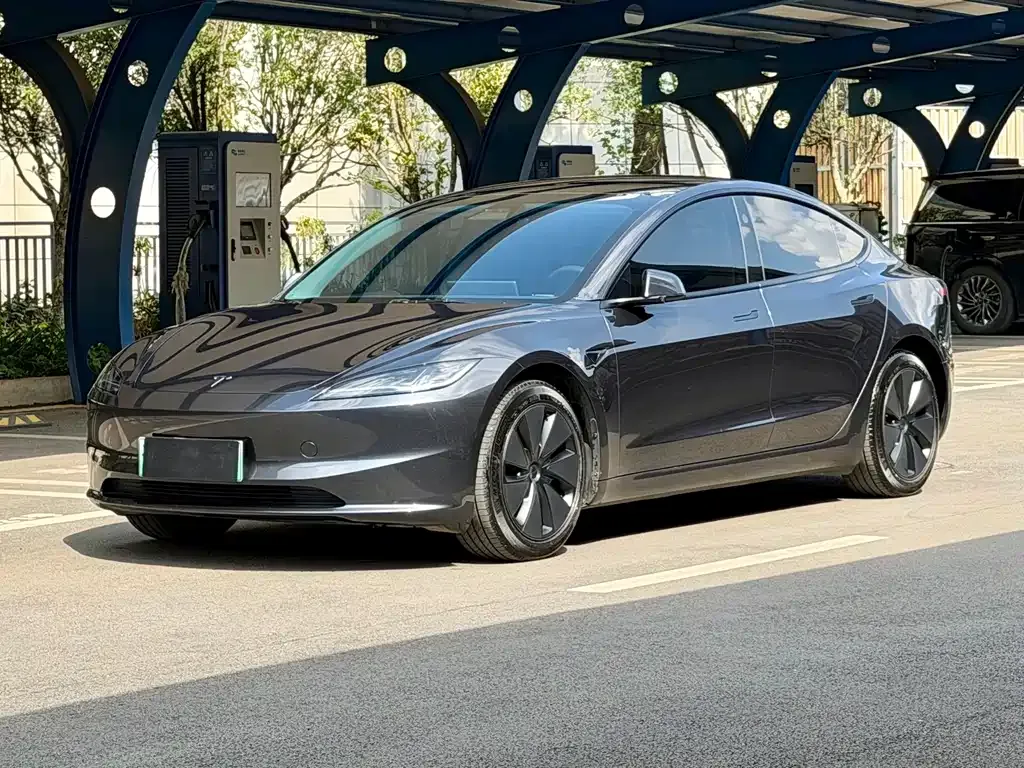 Tesla Model 3 — фото 1
