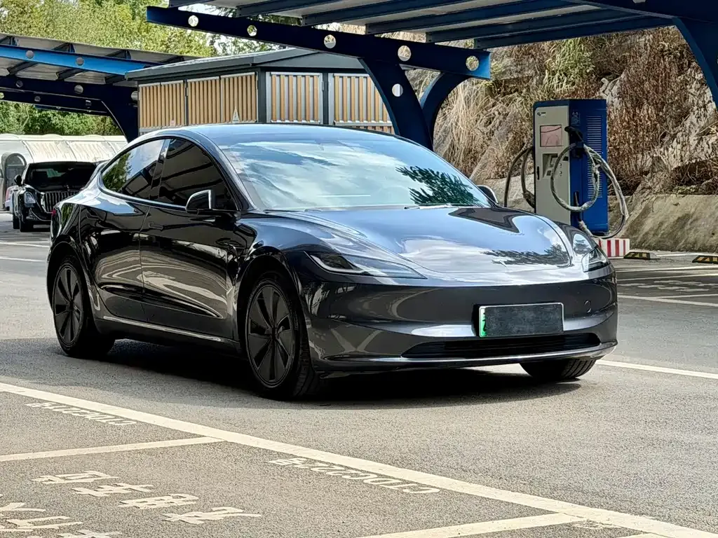 Tesla Model 3 — фото 9