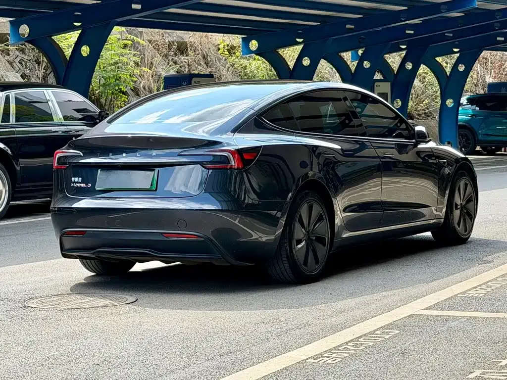 Tesla Model 3 — фото 4