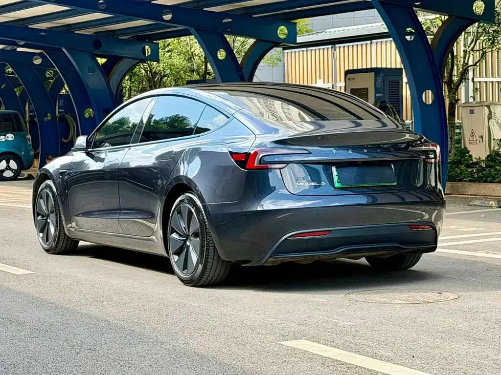 Tesla Model 3 — фото 7